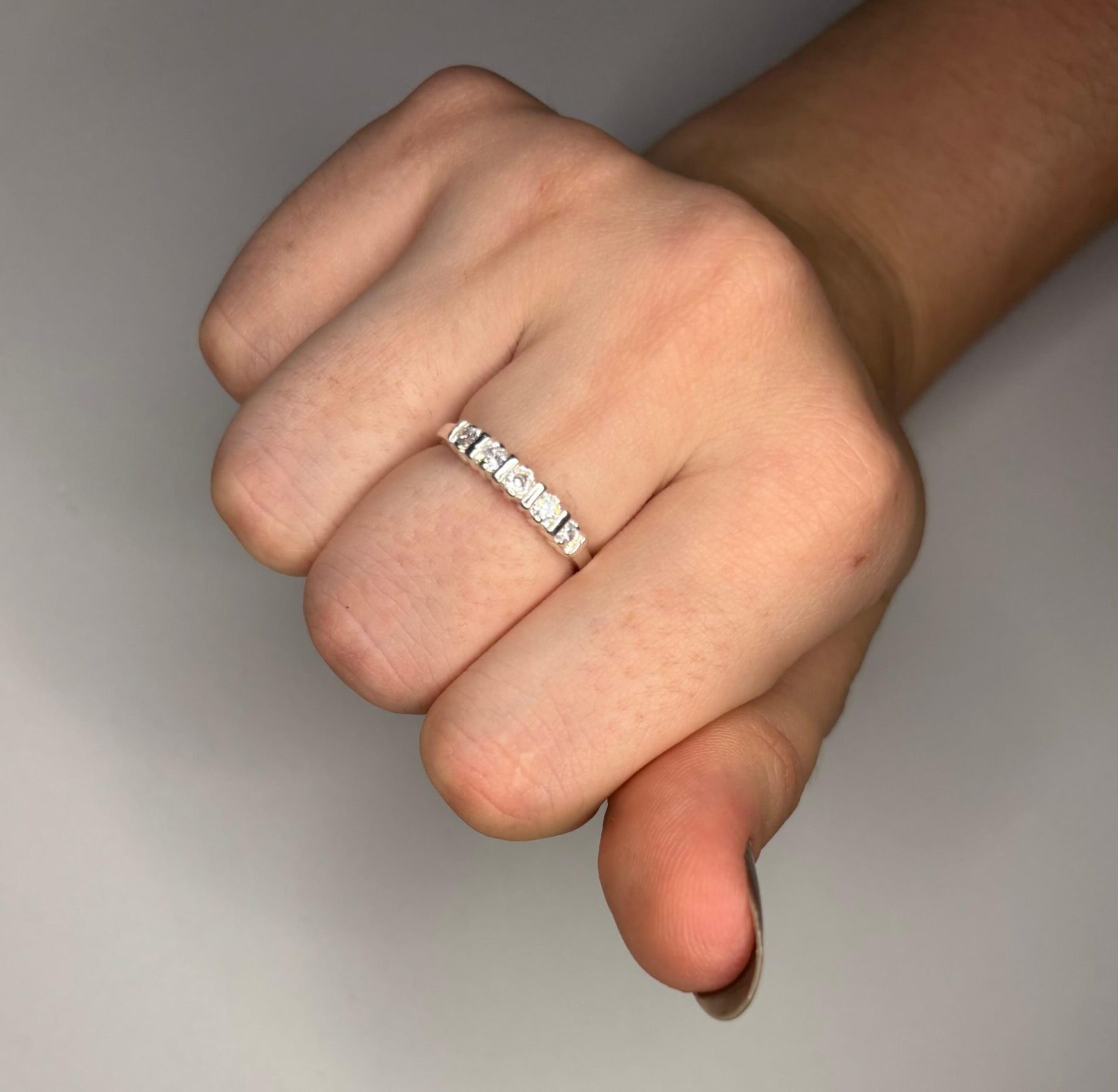 Anel meia aliança cravejada PRATA 925